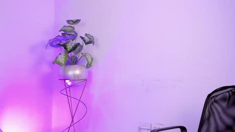 Snapshot of aradia_01 chatting on January 19, 8:29 am online show from January 19, 8:29 am