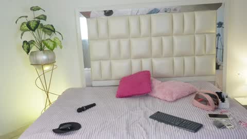 Snapshot of aradia_01 chatting on January 26, 8:36 am online show from January 26, 8:36 am