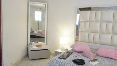 Snapshot of aradia_01 chatting on February 7, 7:40 am online show from February 7, 7:40 am