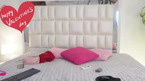 Snapshot of aradia_01 chatting on February 14, 5:30 am online show from February 14, 5:30 am