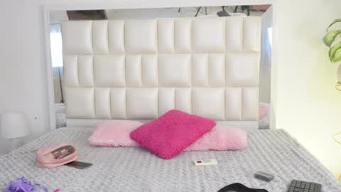 Snapshot of aradia_01 chatting on February 16, 5:26 am online show from February 16, 5:26 am