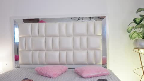 Snapshot of aradia_01 chatting on February 18, 4:48 am online show from February 18, 4:48 am