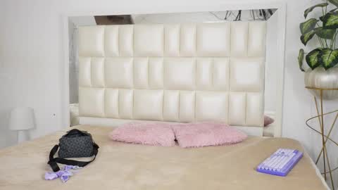 Snapshot of aradia_01 chatting on September 16, 5:30 am online show from September 16, 5:30 am