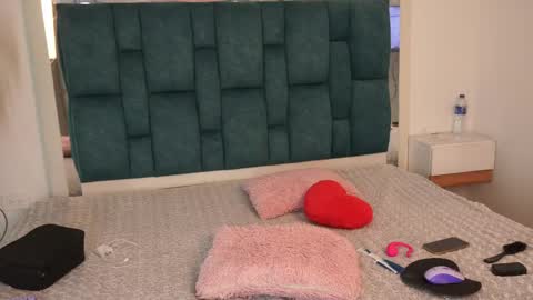 Snapshot of aradia_01 chatting on May 29, 4:10 am online show from May 29, 4:10 am