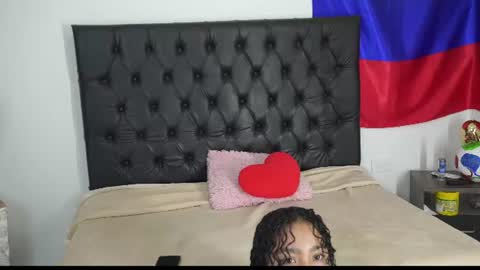 Snapshot of aradia_01 chatting on July 18, 7:23 am online show from July 18, 7:23 am