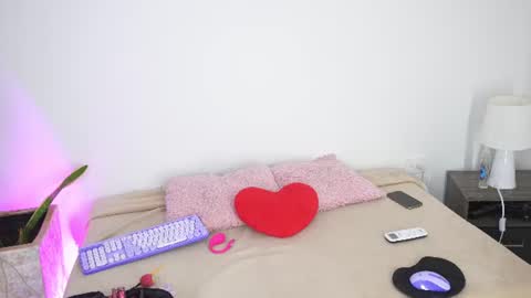 Snapshot of aradia_01 chatting on July 31, 2:22 am online show from July 31, 2:22 am