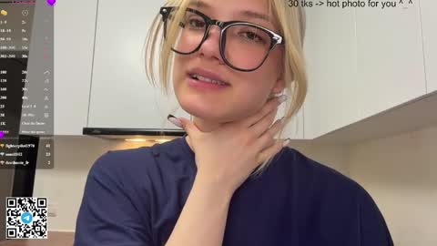 Caroline online show from April 27, 6:06 pm