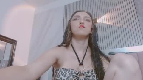 Snapshot of arenita__stone chatting on August 4, 5:26 pm Sharlotte online show from August 4, 5:26 pm