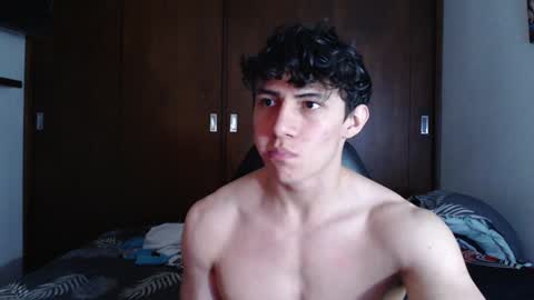 Snapshot of ares_aestheticgod chatting on December 8, 3:53 am Ares D online show from December 8, 3:53 am