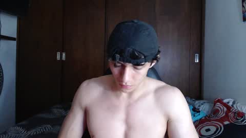 Snapshot of ares_aestheticgod chatting on December 12, 10:52 pm Ares D online show from December 12, 10:52 pm