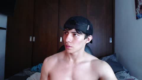 Snapshot of ares_aestheticgod chatting on December 15, 11:42 pm Ares D online show from December 15, 11:42 pm