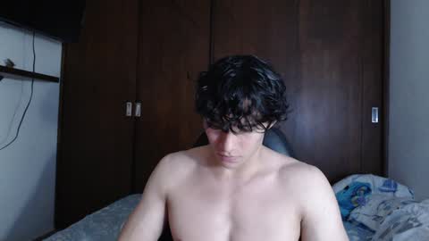 Snapshot of ares_aestheticgod chatting on February 2, 4:05 am Ares D online show from February 2, 4:05 am