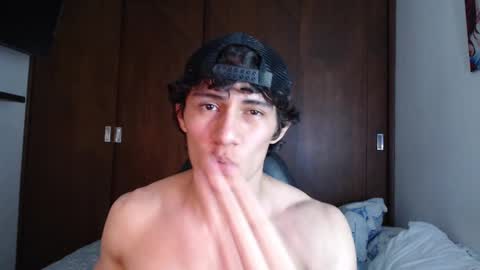 Snapshot of ares_aestheticgod chatting on February 14, 3:54 am Ares D online show from February 14, 3:54 am