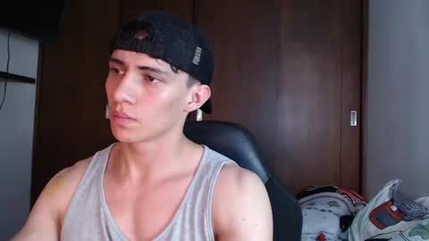 Snapshot of ares_aestheticgod chatting on March 5, 8:32 pm Ares D online show from March 5, 8:32 pm