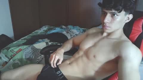 Snapshot of ares_aestheticgod chatting on October 4, 5:05 am Ares D online show from October 4, 5:05 am