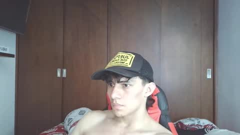 Snapshot of ares_aestheticgod chatting on November 4, 6:40 pm Ares D online show from November 4, 6:40 pm