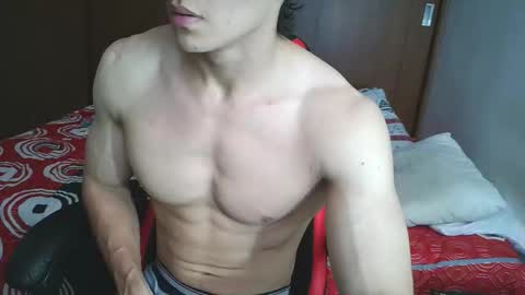 Snapshot of ares_aestheticgod chatting on November 5, 6:41 pm Ares D online show from November 5, 6:41 pm