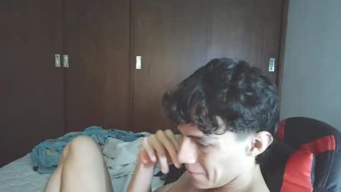 Snapshot of ares_aestheticgod chatting on November 26, 12:44 am Ares D online show from November 26, 12:44 am