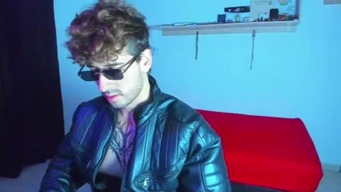 Snapshot of ares_blue chatting on May 8, 1:38 pm ares blue online show from May 8, 1:38 pm