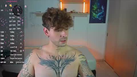 Snapshot of ares_blue chatting on June 22, 11:18 am ares blue online show from June 22, 11:18 am