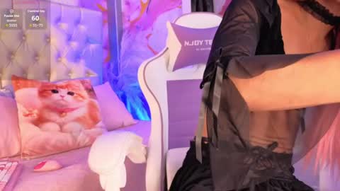 Snapshot of ares_twins chatting on June 20, 2:58 am ares_twins online show from June 20, 2:58 am
