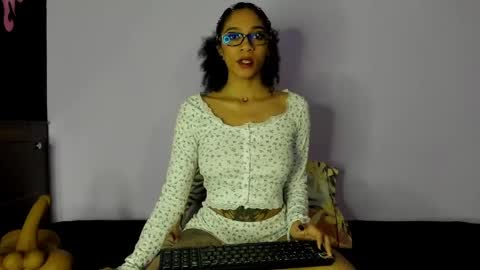 Snapshot of ari_cowgirl chatting on April 11, 4:00 pm Jessie online show from April 11, 4:00 pm
