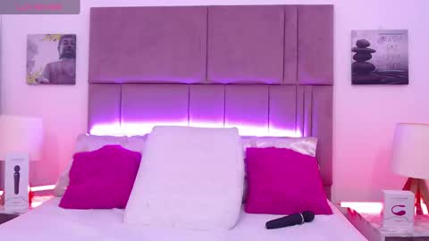 Snapshot of ari_james chatting on January 23, 4:48 pm Ahri James online show from January 23, 4:48 pm