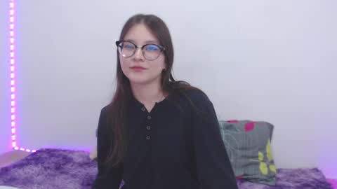 Snapshot of ari_james chatting on September 26, 9:35 am Ahri James online show from September 26, 9:35 am