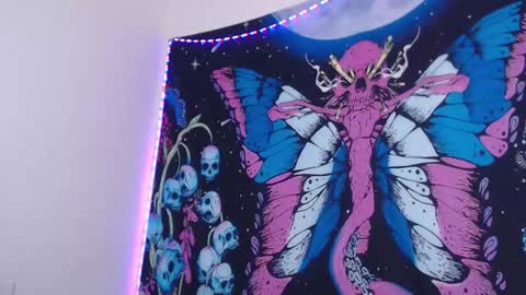 Snapshot of ari_james chatting on March 6, 12:40 am Ahri James online show from March 6, 12:40 am