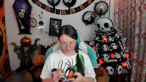 Snapshot of aria_alaia chatting on October 7, 3:04 am Linda online show from October 7, 3:04 am