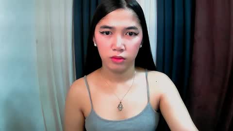 Snapshot of aria_fucks chatting on December 18, 3:12 am ARIA online show from December 18, 3:12 am