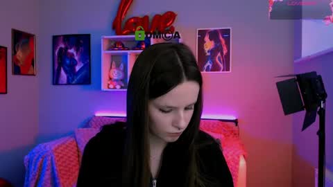 Snapshot of aria_glow chatting on March 20, 10:09 am Aria online show from March 20, 10:09 am