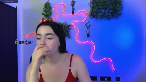 Snapshot of aria_glow chatting on July 7, 9:57 am Aria online show from July 7, 9:57 am