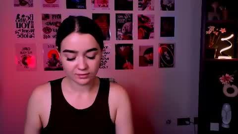 Snapshot of aria_glow chatting on July 22, 7:27 pm Aria online show from July 22, 7:27 pm