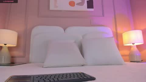 Snapshot of aria_greco chatting on May 15, 2:40 am Aria online show from May 15, 2:40 am
