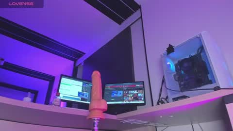 Snapshot of aria_greco chatting on June 14, 2:09 am Aria online show from June 14, 2:09 am