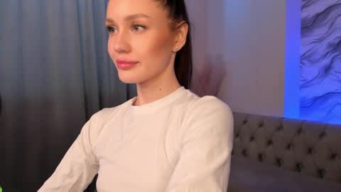 Snapshot of aria_mila chatting on May 11, 5:46 am aria_mila online show from May 11, 5:46 am