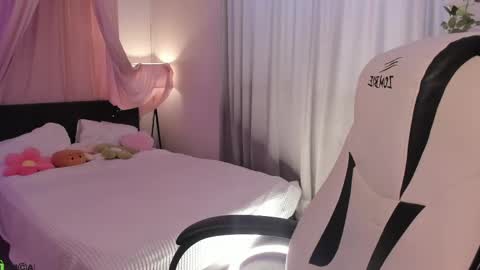 Snapshot of aria_mila chatting on May 28, 3:04 am aria_mila online show from May 28, 3:04 am