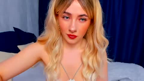Snapshot of aria_montclair chatting on April 19, 5:07 am aria_montclair online show from April 19, 5:07 am
