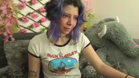 Snapshot of aria_silk chatting on June 23, 9:57 pm aria_silk online show from June 23, 9:57 pm