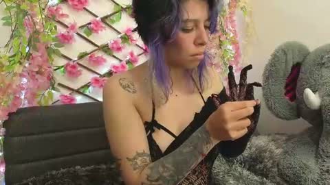 Snapshot of aria_silk chatting on June 26, 7:51 pm aria_silk online show from June 26, 7:51 pm