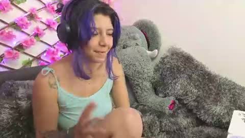 Snapshot of aria_silk chatting on July 14, 6:24 pm aria_silk online show from July 14, 6:24 pm