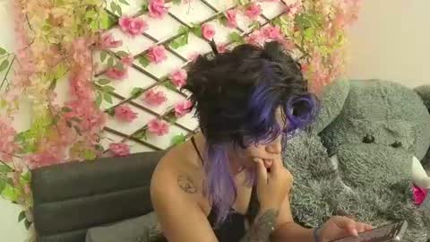 Snapshot of aria_silk chatting on July 16, 1:06 pm aria_silk online show from July 16, 1:06 pm