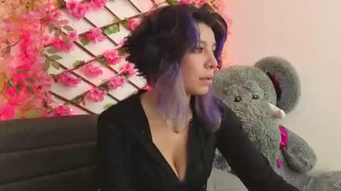 Snapshot of aria_silk chatting on July 31, 6:40 pm aria_silk online show from July 31, 6:40 pm