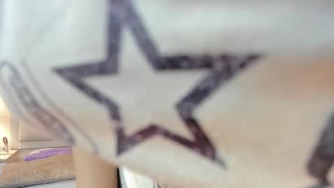 aria_walker_ online show from March 15, 11:49 am