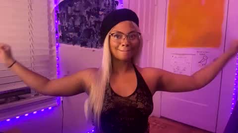 Snapshot of ariaatelier chatting on December 22, 8:11 am Aria Atelier online show from December 22, 8:11 am