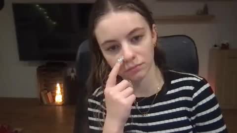 AriaCreazy online show from December 5, 9:50 pm