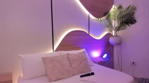 Snapshot of ariadna_boneville chatting on May 31, 2:31 am A R I A D N A online show from May 31, 2:31 am