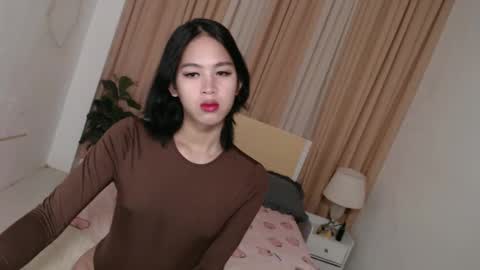 Snapshot of ariahooper chatting on December 24, 6:11 am Christine JorgensenChristmas wish breasts implants online show from December 24, 6:11 am