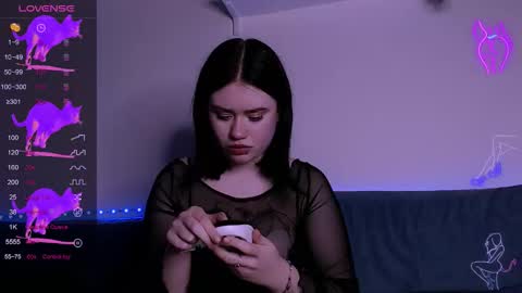 Snapshot of ariamorgan_ chatting on October 21, 3:24 pm Aria online show from October 21, 3:24 pm